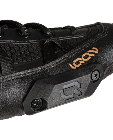 IQON CL10 carbon shell and carbon cuff with Kevlar reinforcement